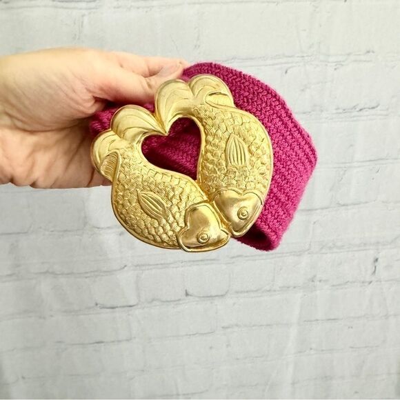 Vintage 90s Details gold tone embossed koi fish heart buckle - Picture 4 of 7